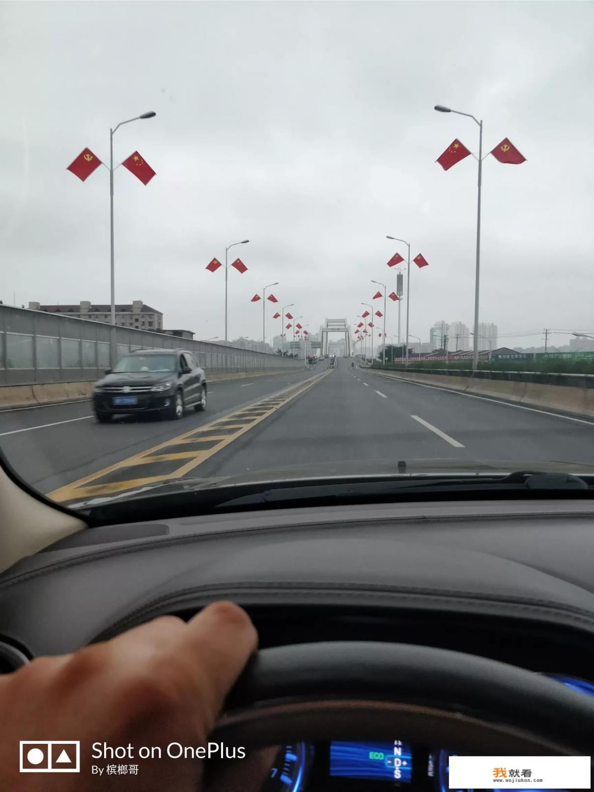 想入手一台老款克莱斯勒300c，2.7的，顺便问一下这个车的油耗怎么样，维修保养贵吗？