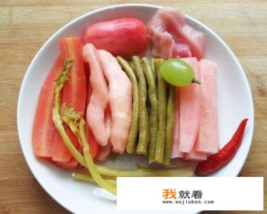 孕吐严重，低血糖且贫血，如何通过饮食来调养？