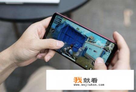 长时间玩游戏对大脑压力大么？会使人抑郁，精神分裂么？