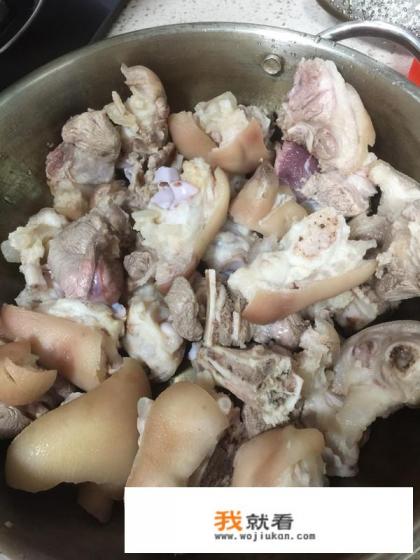 猪脚鸡煲正宗做法？