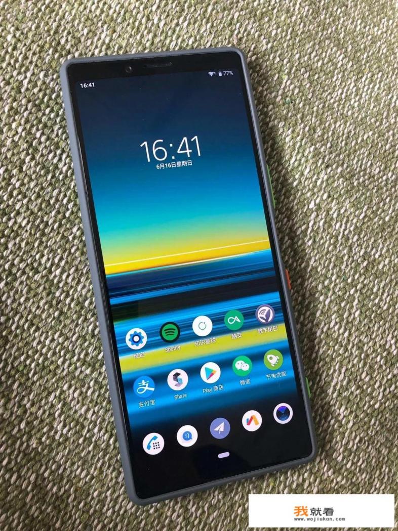 索尼xperia 1ii屏幕是m8材质？