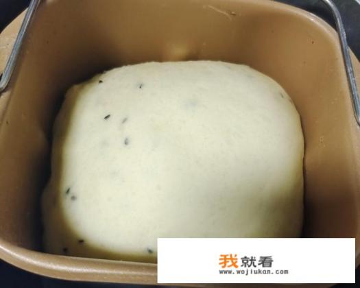 用面包机做面包的详细步骤和方法？