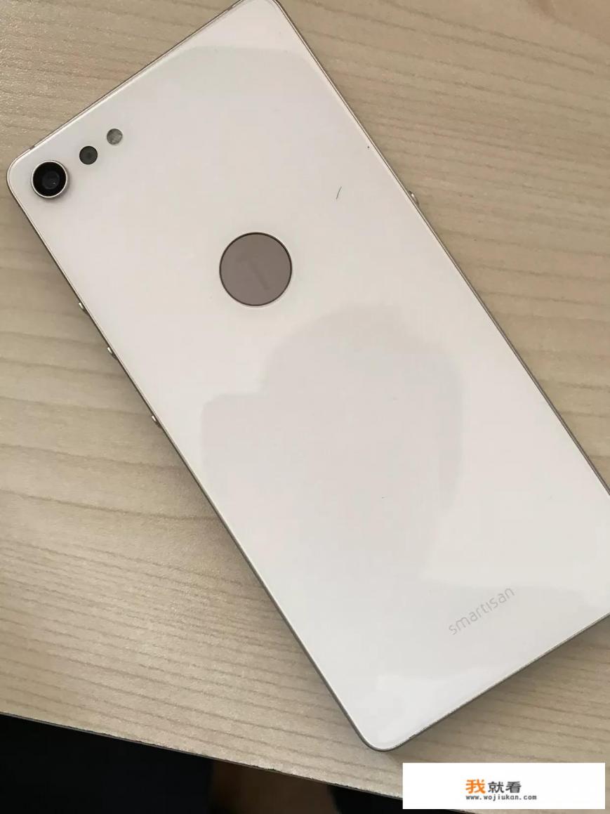 现在这个时候，锤子的坚果Pro2还值得入手吗？