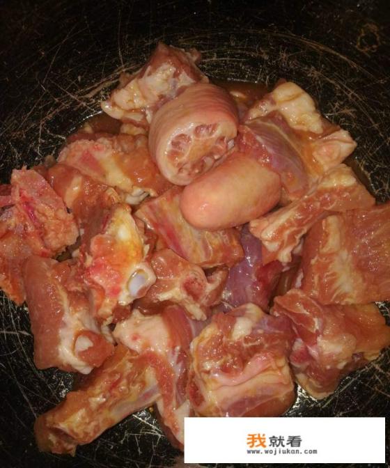 红烧排骨焖土豆步骤？
