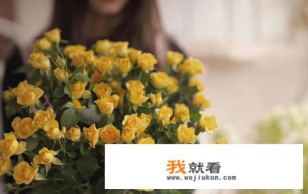 帮我反驳一句话 ( 花花世界，何必当真) 也用2个4个字的，什么比较好呢？