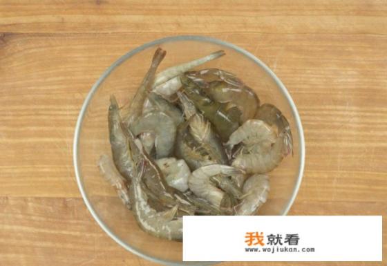 胶东大厨六加七油焖大虾做法？
