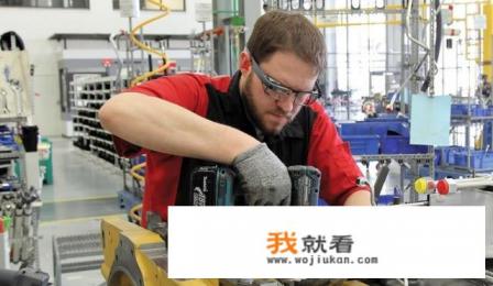 google glass的显示使用了哪种技术，具体是怎么实现的？