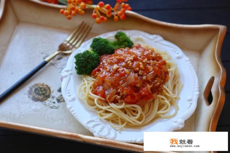 制作意大利熏火腿洋芋面的原料有哪些？