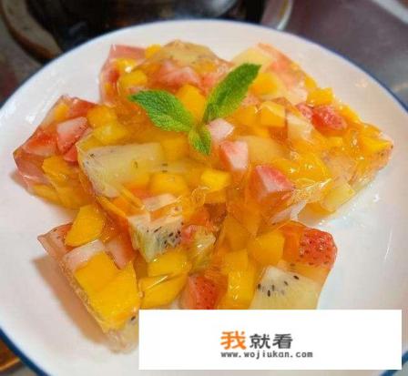 晚上来份甜品，布丁和水果果冻你会选哪种呢？