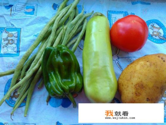 土豆豆角茄子炖五花肉的家常做法？