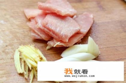 蘑菇炒肉的做法？