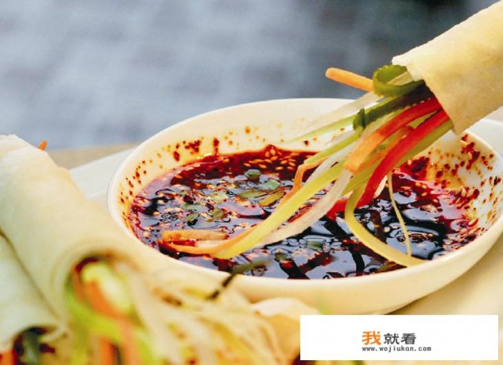 使用薄饼铛做薄饼，做出来的薄饼为什么中间总是有一个绿豆大小的洞? 如何能够做出一个没有洞的饼啊？
