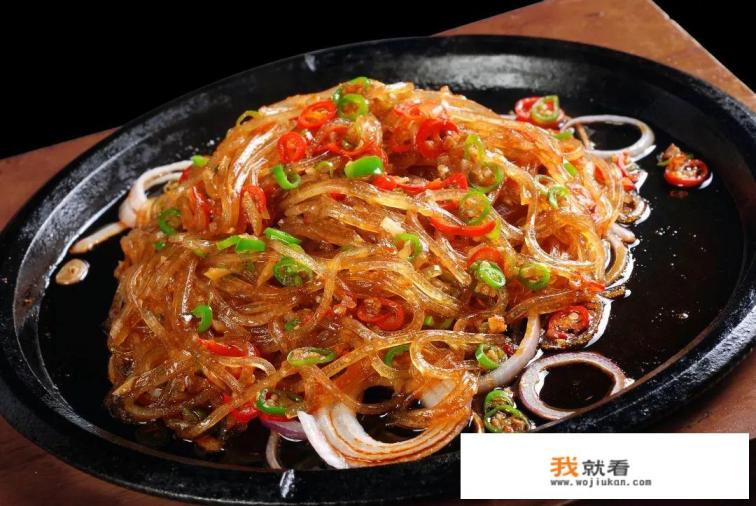 葱头、牛肉、木耳炒粉条做法？
