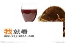家庭自制葡萄酒二次发酵时表面产生一层白色薄膜正常吗？