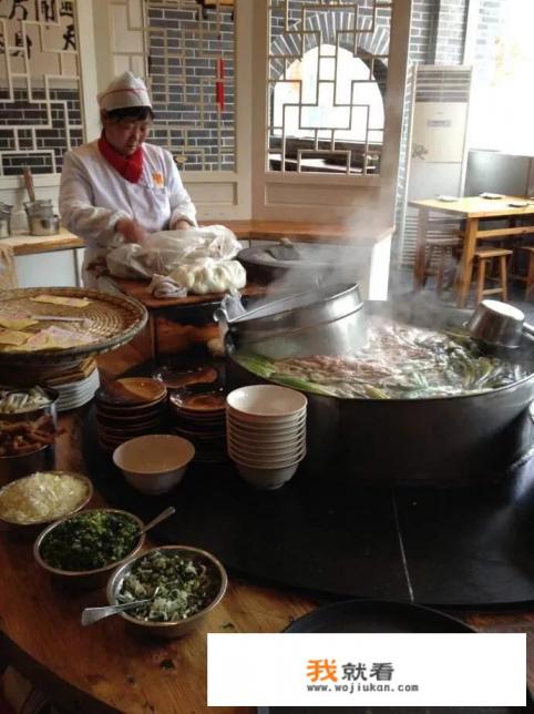 朝天锅和卷饼区别？