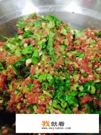 芹菜牛肉饺子的馅怎么调？