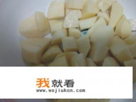 洋葱鸡肉烧土豆怎么做？