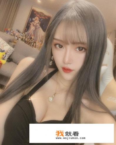 LOL解说腐团儿玩恐怖游戏，直播效果十足，吓得差点走光，你有何看法？