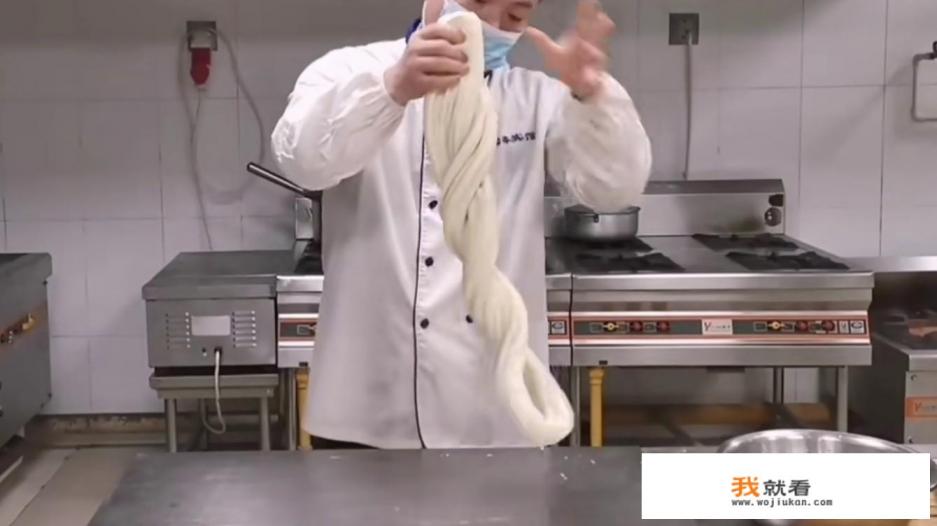 盐碱拉面怎么搓？