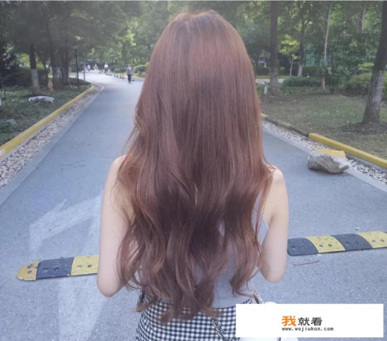 染发的话栗黑和棕黑哪种颜色比较好看？
