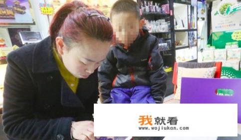 如何看待保定小学生一天打赏网游主播7000元一事？