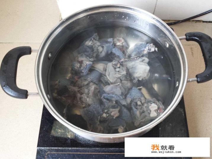 如何炖乌鸡汤才是白色的？