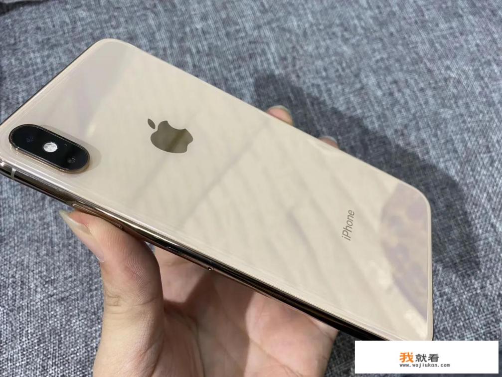 iPhone XS max的使用体验怎么样,闪屏严重吗,和iPhone 11比哪个值得购入? iPhone XS max的使用体验怎么样,闪屏严重吗,和iPhone 11比哪个值得购入?