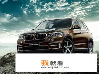 全新宝马X5轻伪谍照曝光，有望配备iX同款曲面屏，奔驰GLE慌吗？