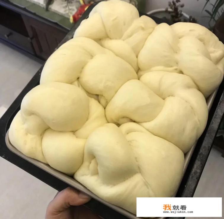 高筋面粉和低筋面粉有啥区别，做面包用哪一种？