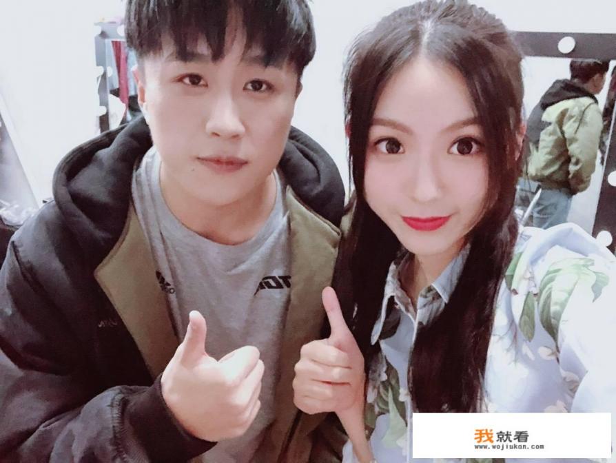 解说李九因为点赞QG遭受网友抨击，被指责站错队伍，你认为李九被抨击的冤屈吗？