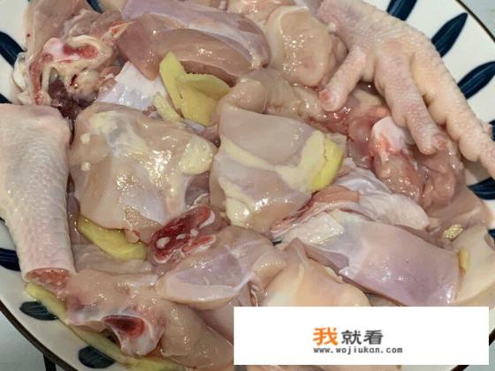 椰青肉炖鸡怎么做好吃，椰青肉炖鸡的家常做法？