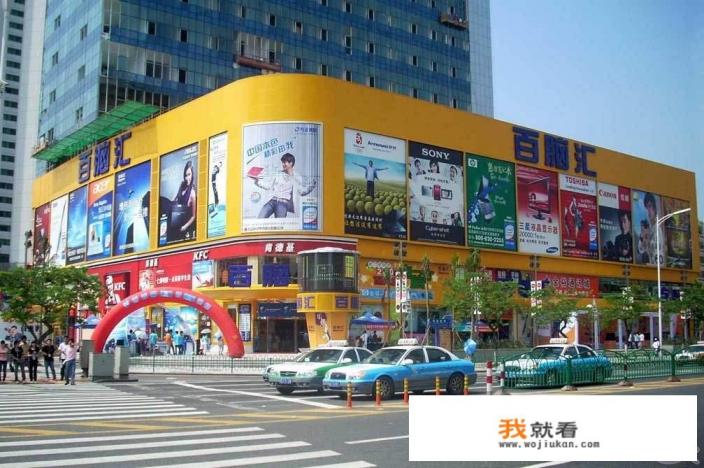 用笑声草地蝴蝶阳光跑步歌唱写几句话？