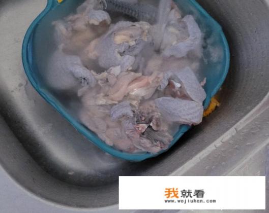 煲乌鸡汤放些什么料好？