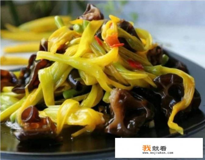 凉拌黄花菜的家常做法是什么?放木耳，花菜可以吗？