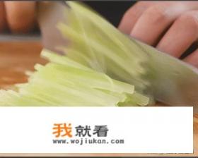 如何做莴笋木耳炒鸡蛋这道菜？
