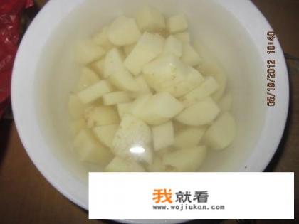 鸡腿炖土豆的家常做法两岁孩子吃？