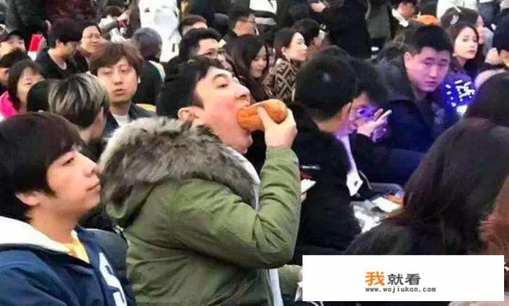 饥饿游戏斯诺为什么杀校长？