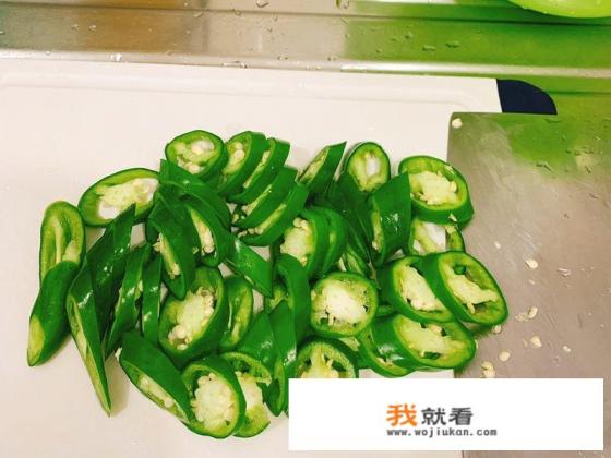 孜然牛肉怎么炒肉不硬？