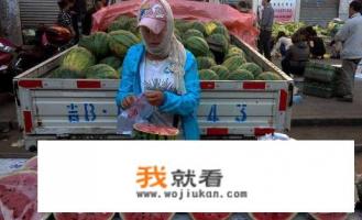 河南开封：西瓜价格继续下跌，一斤四毛无人要！价格下跌的原因是什么？