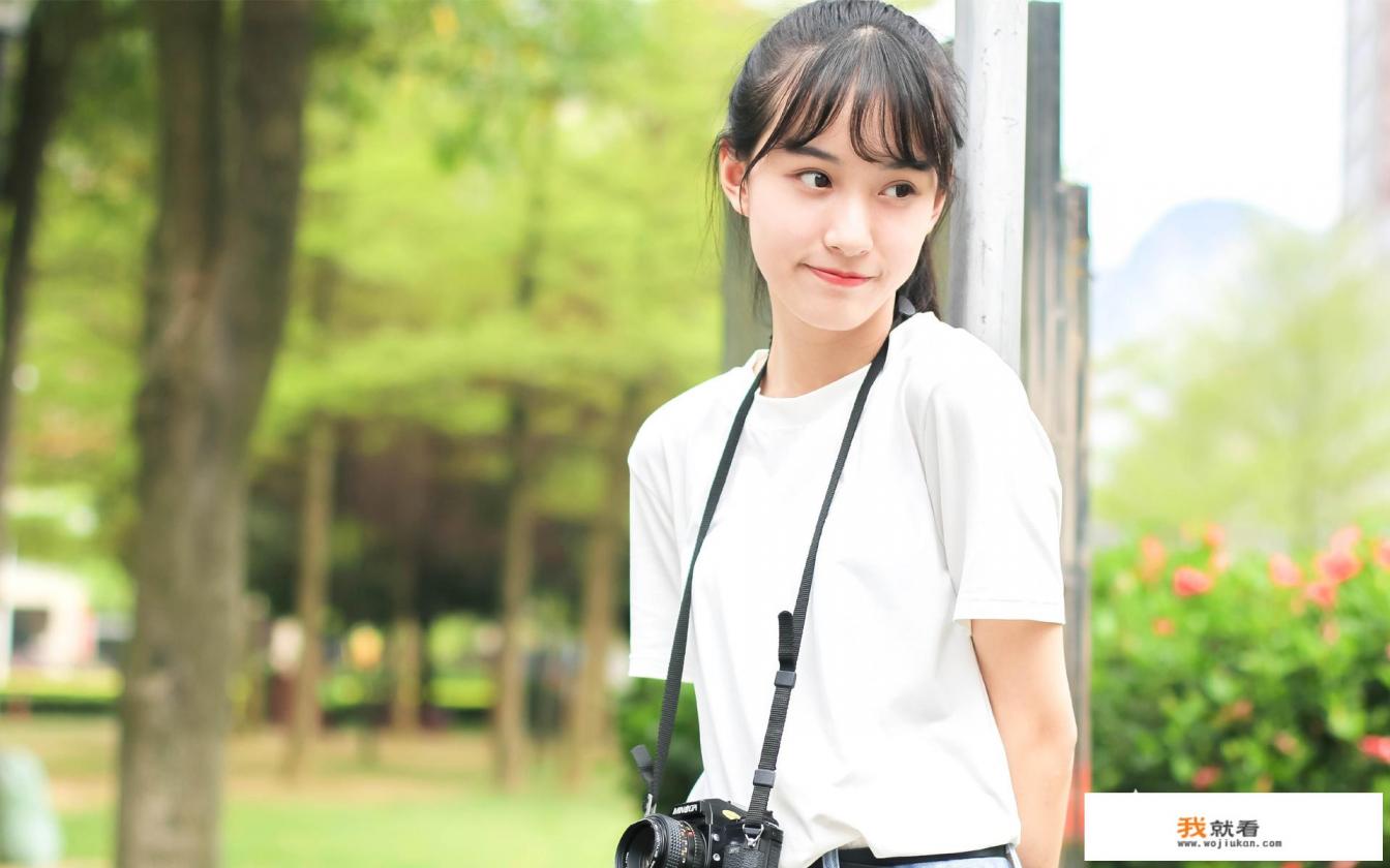 夸女生漂亮的撩人情话诗句？