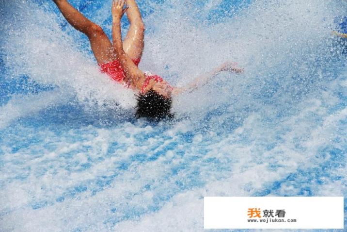 北京欢乐水魔方要自带游泳圈吗？