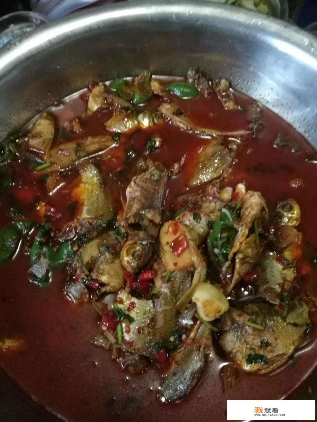 钓鱼打窝花生饼和豆饼哪个好？