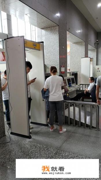 如何尽兴游玩长沙的凤凰古城？