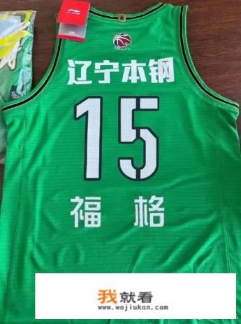 CCTV4美女主持人叫什么名字？