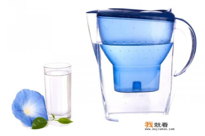 一伙人到安徽泾县称让老人们免费使用净水器，有60多位老人上当，你怎么看？