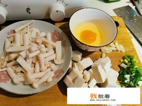 青炒豆腐的做法，上海青炒豆腐怎么做好吃？