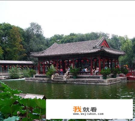 北京的天坛、圆明园、潭拓寺、红螺寺、恭王府、钟鼓楼这几个旅游景点哪个更有意思?我只有半天的时间？