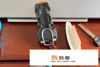 保时捷macan的油箱盖和发动机仓盖怎么开？