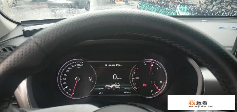智跑保险杠是什么颜色？