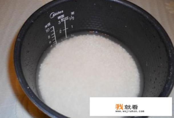 怎样用美的电饭煲煮米饭？
